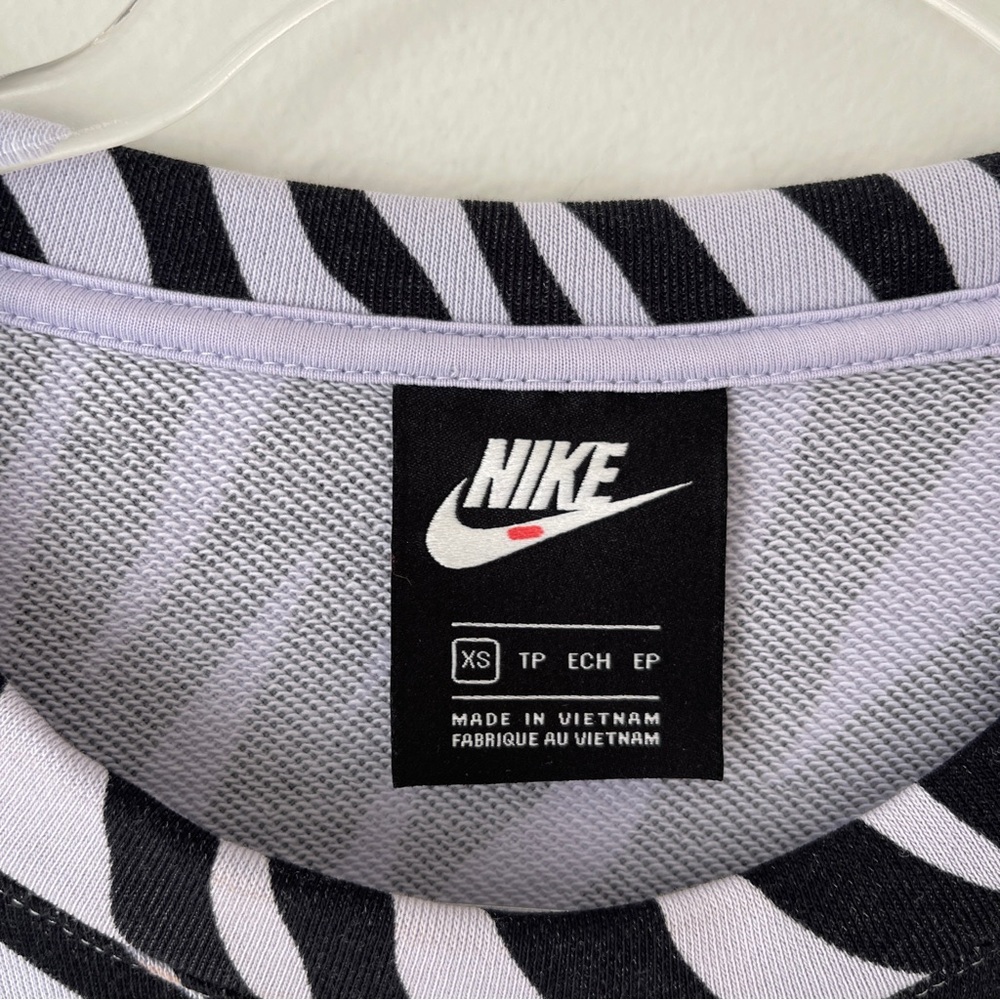 Nike‎ Purple Zebra Cropped Oversized Crewneck Sweatshirt Sz XS - Picture 7 of 10